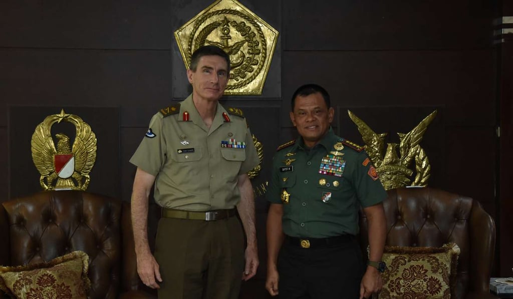 Australia’s army chief Lieutenant General Angus Campbell with Indonesia's armed forces chief General Gatot Nurmantyo in Jakarta. Photo: Reuters
