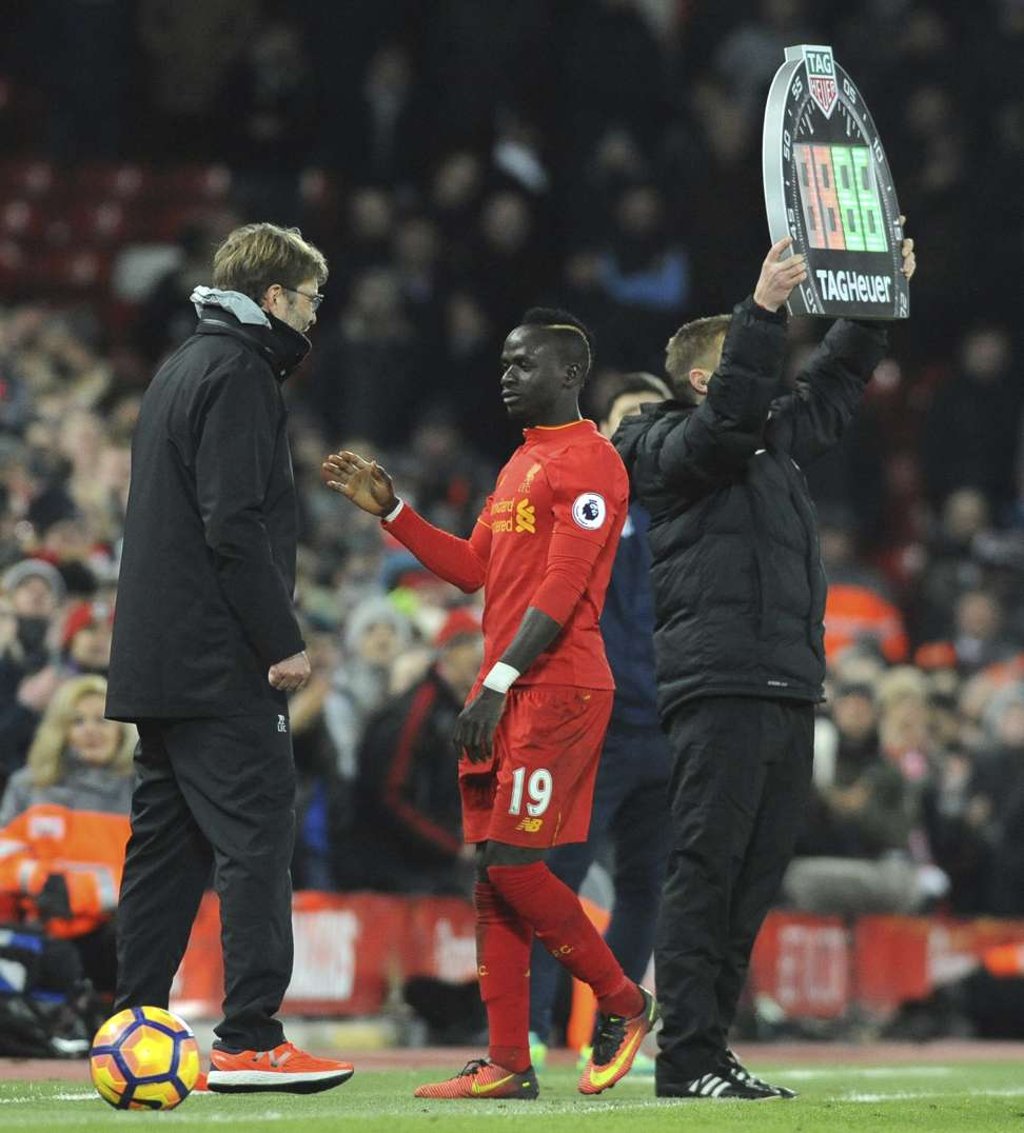 Liverpool manager Juergen Klopp congratulates goalscorer Mane as he is substituted. Photo: AP