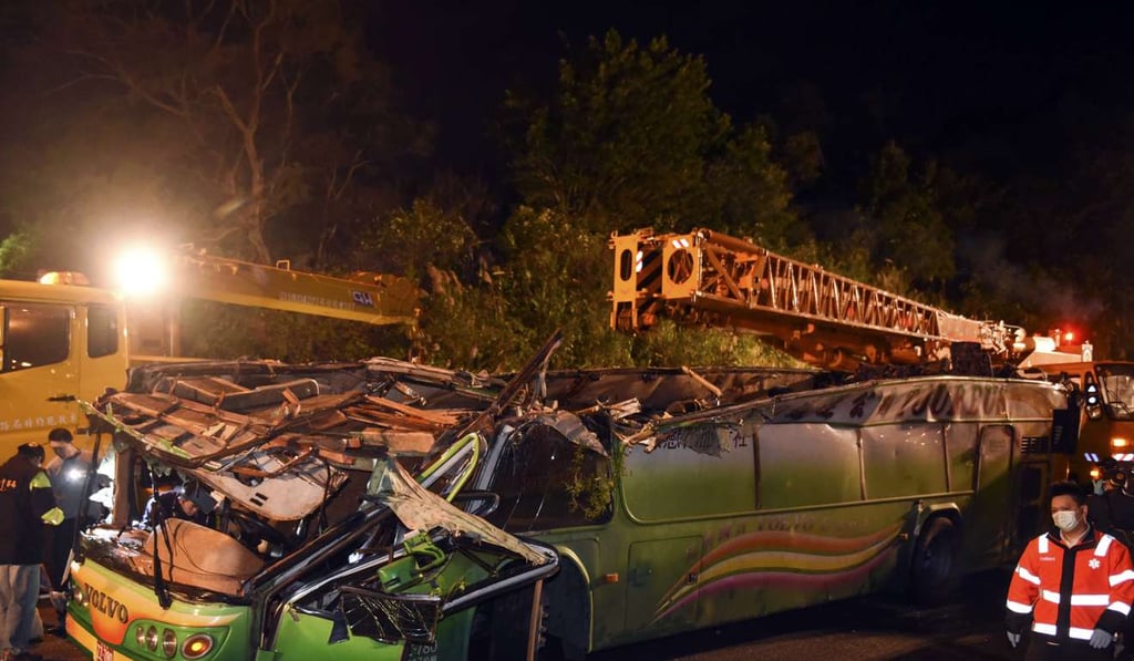 Rescuers work near the wreckage. Xinhua Rescuers work near the wreckage. Xinhua