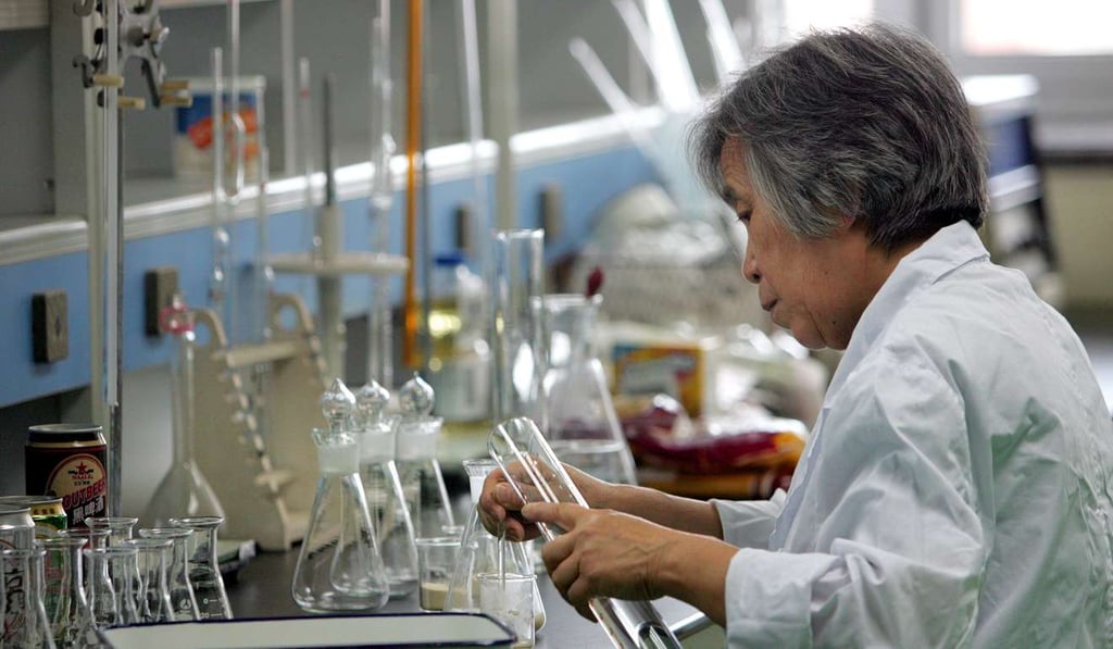 Dealers cut carfentanil and other dangerous compounds into heroin to boost profitsok . Photo: AP