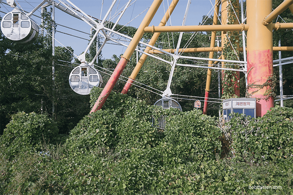 Thissen's 2014 picture of Gaya Land shows the Ferris wheel overgrown with vegetation. Photo: Bob Thissen