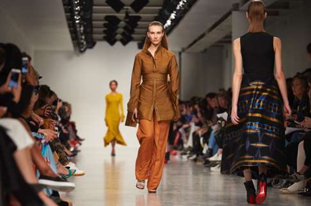 Kelly Knox walks for Teatum Jones’ autumn-winter 2017 collection at London Fashion Week. Photo: AFP