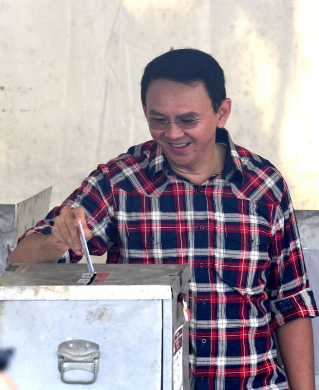 Jakarta’s Christian governor Basuki Tjahaja Purnama casts his ballot in the first round of voting in the gubernatorial election. Photo: AFP