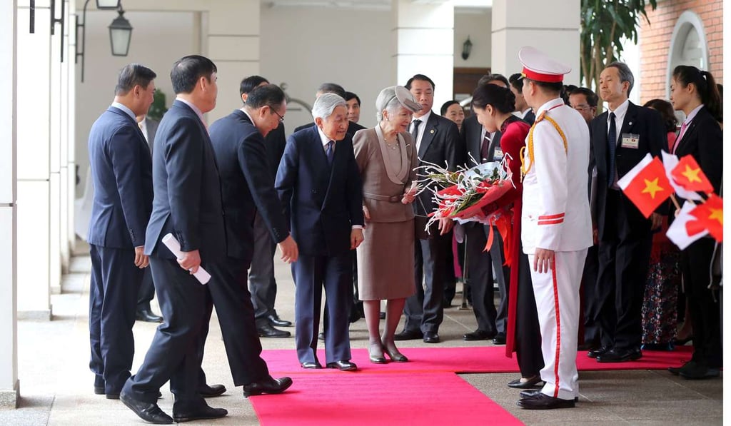 Japan's Emperor Akihito and Empress Michiko arrive at a hotel in Hanoi. Photo: AFP