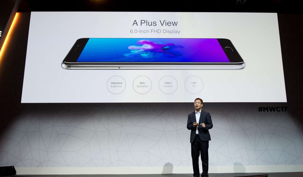 William Lu of Gionee presents the new devices at the Mobile World Congress. Photo: Xinhua William Lu of Gionee presents the new devices at the Mobile World Congress. Photo: Xinhua