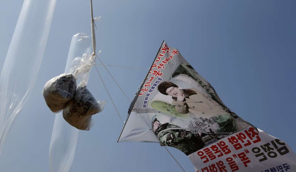 Defectors fly balloons carrying 50,000 anti-North Korean government propaganda leaflets, along with US dollar notes, into North Korea, in 2016. File photo: EPA