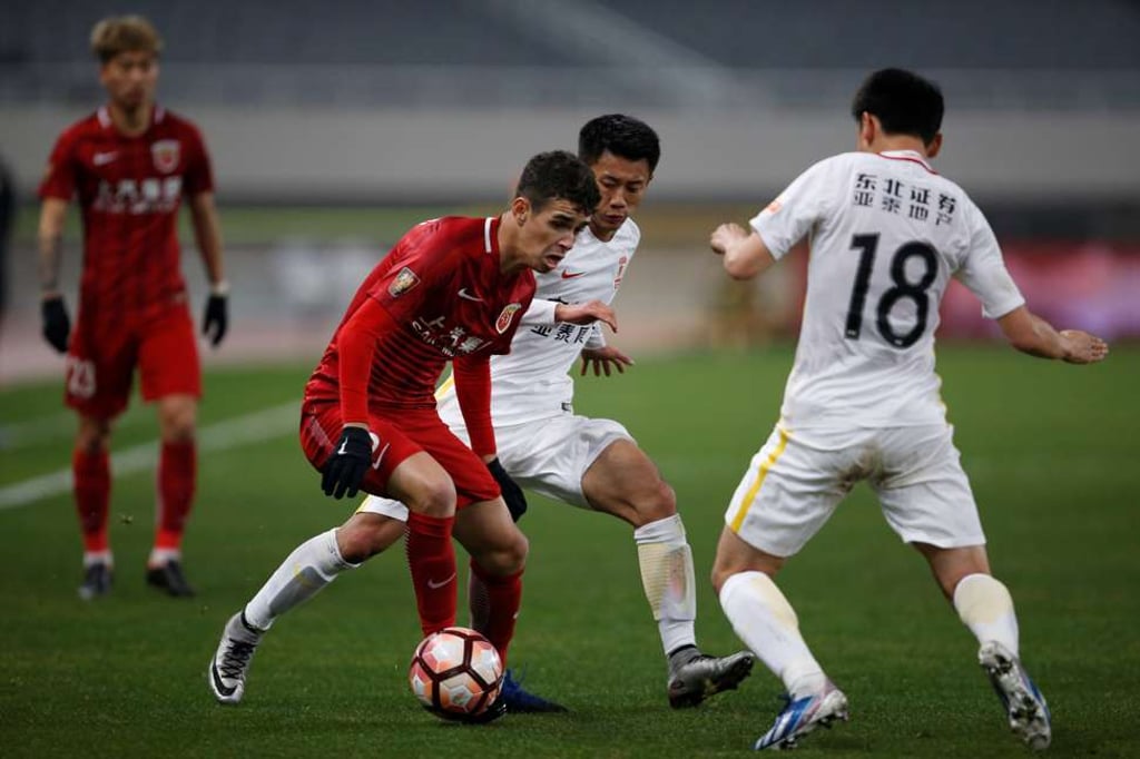 Shanghai SIPG's Brazilian midfielder Oscar in action against Changchun Yatai. Photo: Reuters