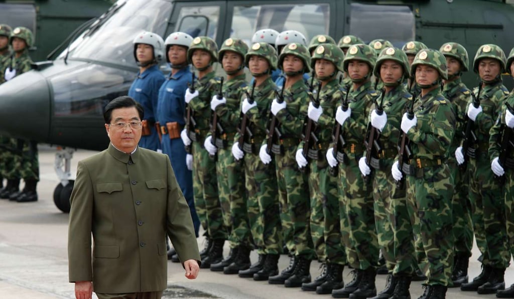 Chinese President Hu Jintao reviews PLA troops at Stonecutters Island in June 2007. Photo: Ricky Chung