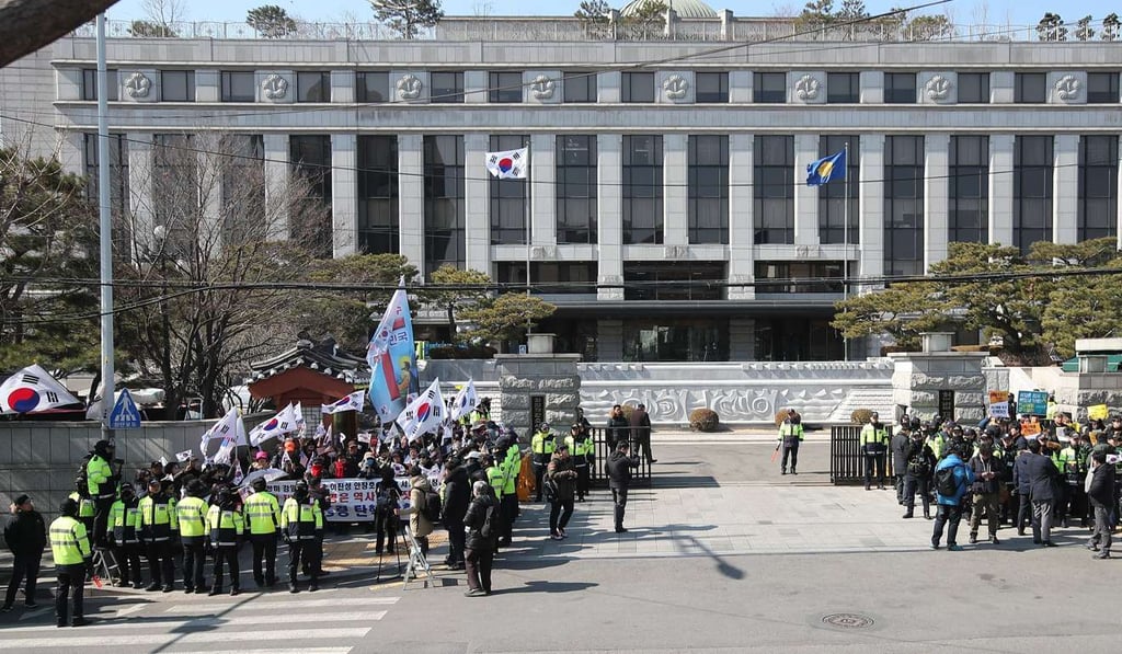 A group of people gather and call for the impeachment of President Park Geun-hye, while another group of people (left) protests against her impeachment, in front of the constitutional court. Photo: EPA A group of people gather and call for the impeachment of President Park Geun-hye, while another group of people (left) protests against her impeachment, in front of the constitutional court. Photo: EPA