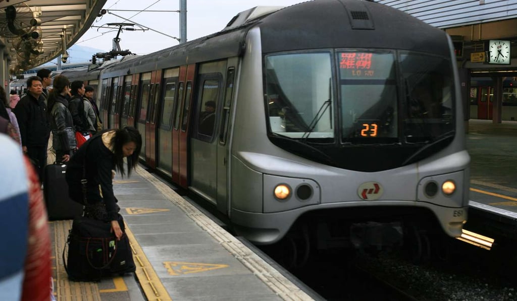 Commuters wait for the train that will take them to Lo Wu, in 2006. Trains move thousands of commuters daily from Shenzhen to Hong Kong and vice versa. Photo: K. Y. Cheng