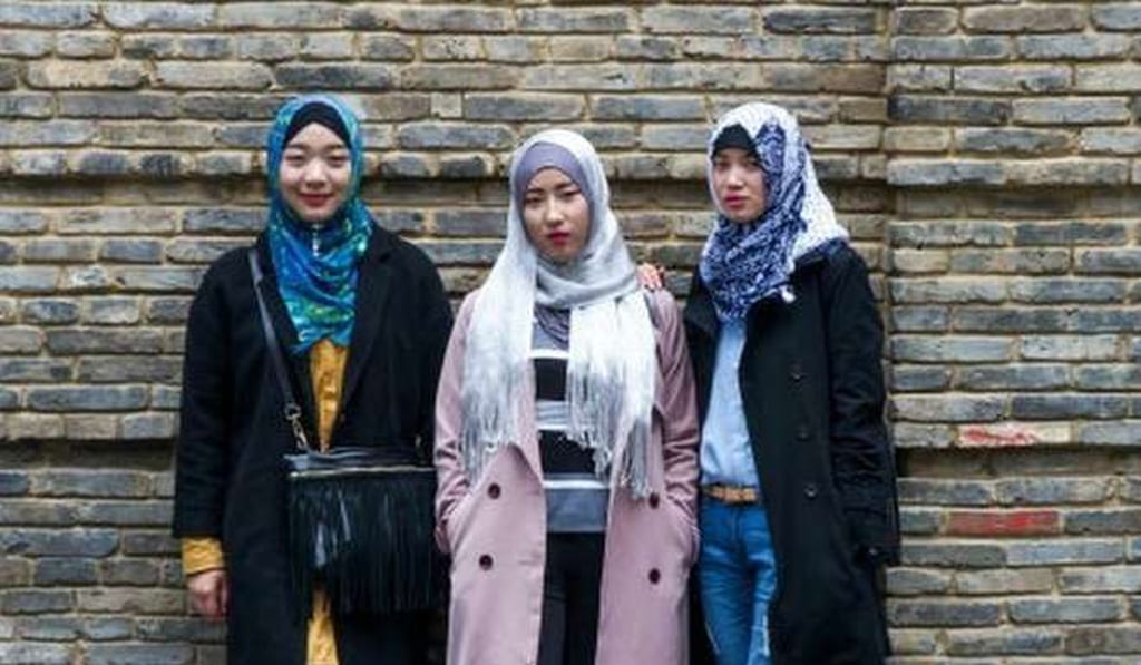Han Chinese Muslim Aysha Xiong, left,and her two Hui roommates in one of the photos posted on The Hijab channel on WeChat and Xiong’s personal Weibo page. Photo: Handout