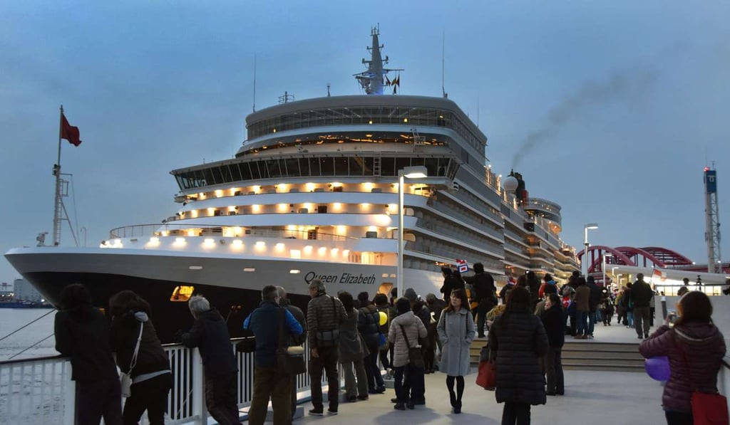 Luxury liner Queen Elizabeth. Photo: Kyodo