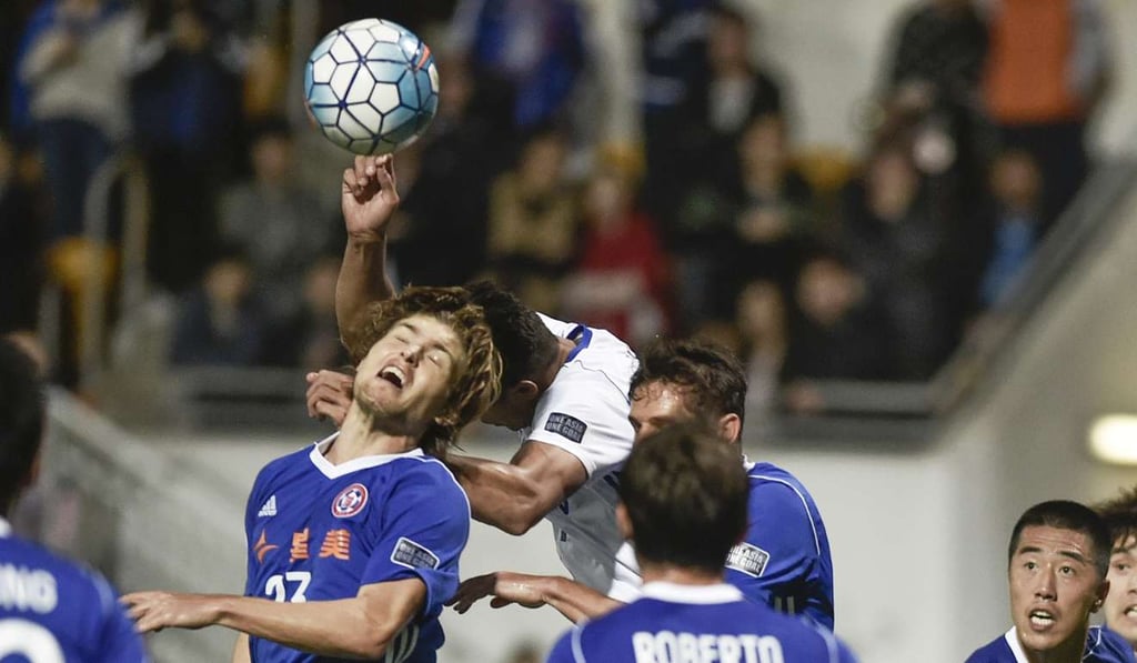 Jaimes McKee goes up for a header against Suwon. Photo: Xinhua Jaimes McKee goes up for a header against Suwon. Photo: Xinhua