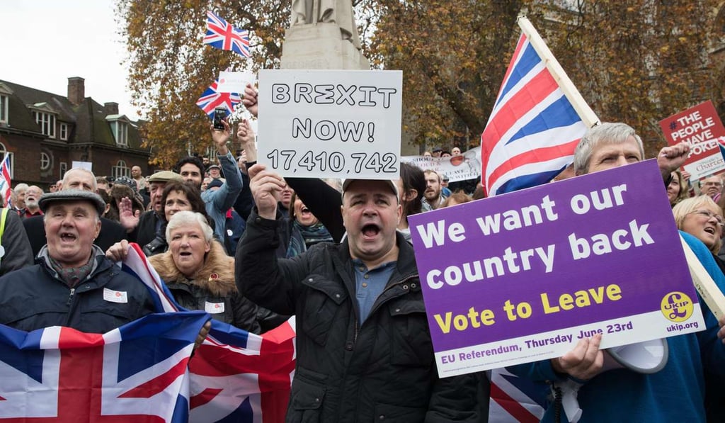 Demonstrators call for a swift launch of the Brexit process to leave the European Union, at the Old Palace Yard in London on November 23. Photo: EPA