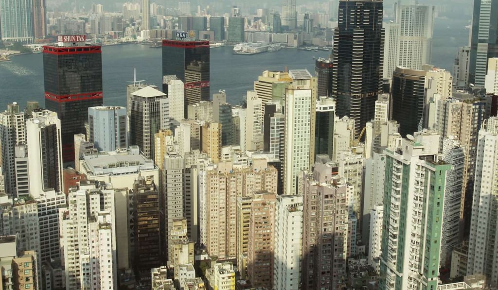 Mid-Levels offers paronamic views over Central, Victoria Harbour and Kowloon side.