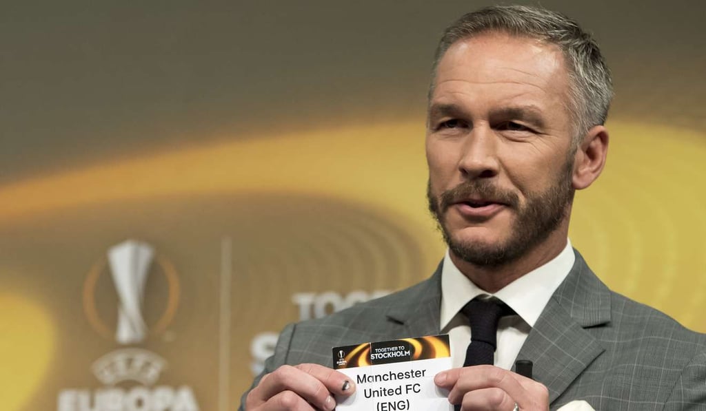 Former Swedish soccer player Patrik Andersson draws Manchester United’s name. Photo: EPA Former Swedish soccer player Patrik Andersson draws Manchester United’s name. Photo: EPA