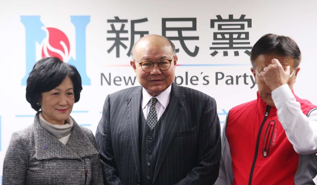 Chief executive candidate Woo Kwok-hing meets New People's Party leaders Regina Ip Lau Suk-yee and Michael Tien Puk-sun. Photo: David Wong