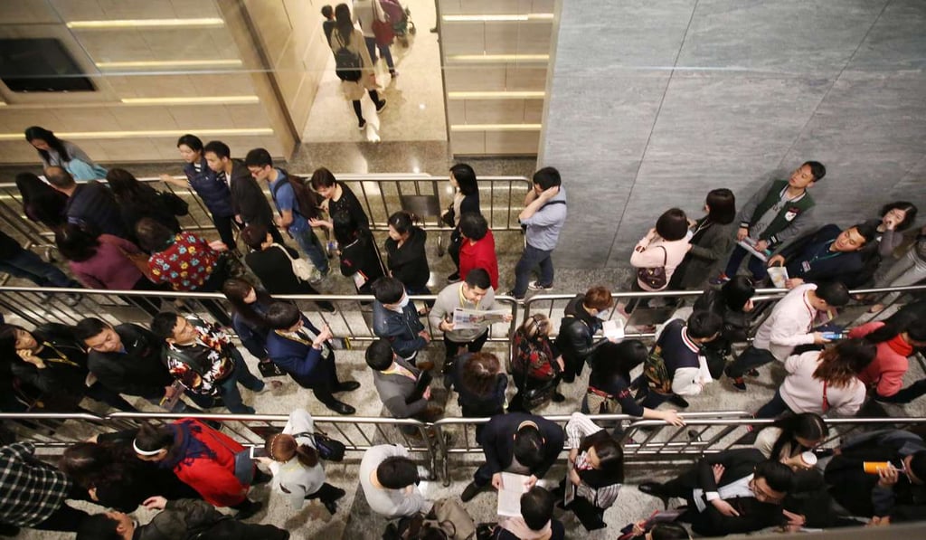 PPotential buyers visit sales office of Cullinan West at International Commerce Centre in Tsim Sha Tsui. Photo: Edward Wong