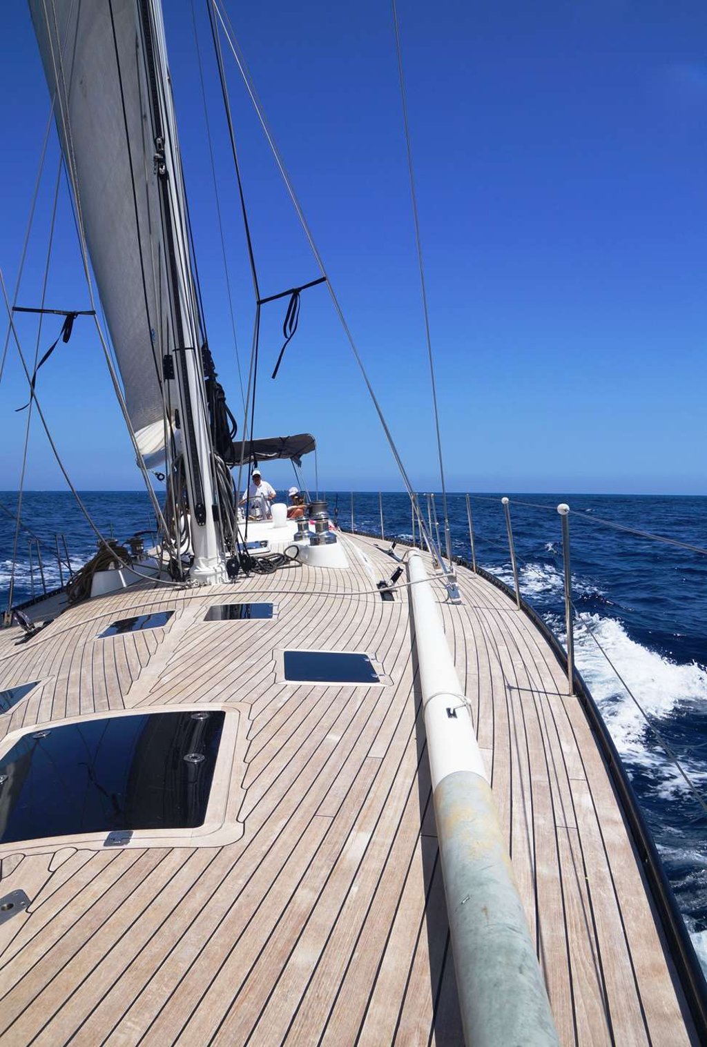 acht experts love King’s Legend for her rich history – she came second in the 1977 Whitbread Round the World Race.得第二名。 acht experts love King’s Legend for her rich history – she came second in the 1977 Whitbread Round the World Race.得第二名。