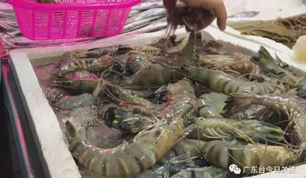 A vendor defended the practice of injecting gelatin into shrimps. Photo: Handout