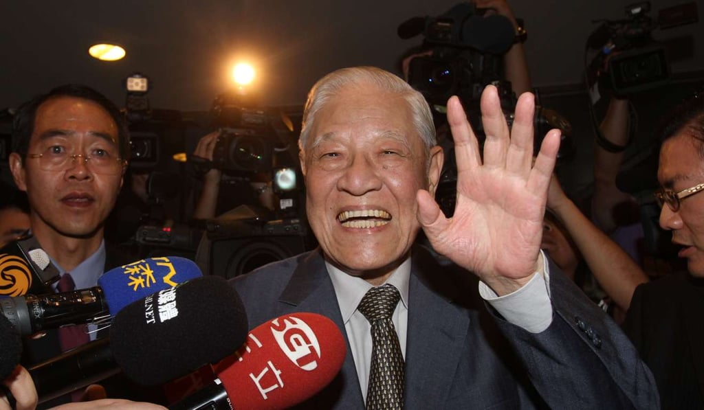 Former Taiwanese president Lee Teng-hui smiles as he arrives for a fundraising dinner for the Taiwan Solidarity Union in Taipei in 2011. Photo: AP