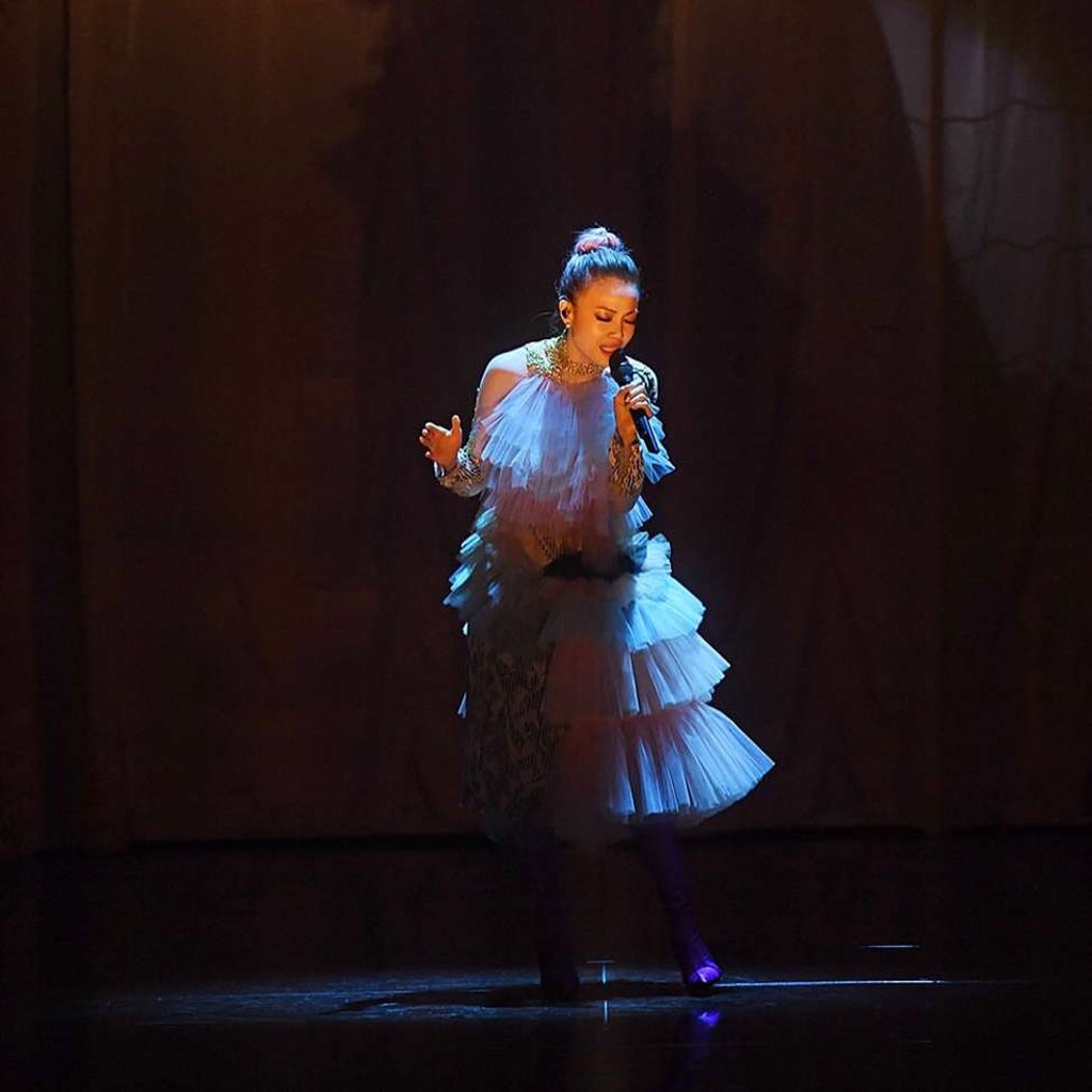 Joey Yung in spring-summer Viktor & Rolf dress for My Secret Live concert