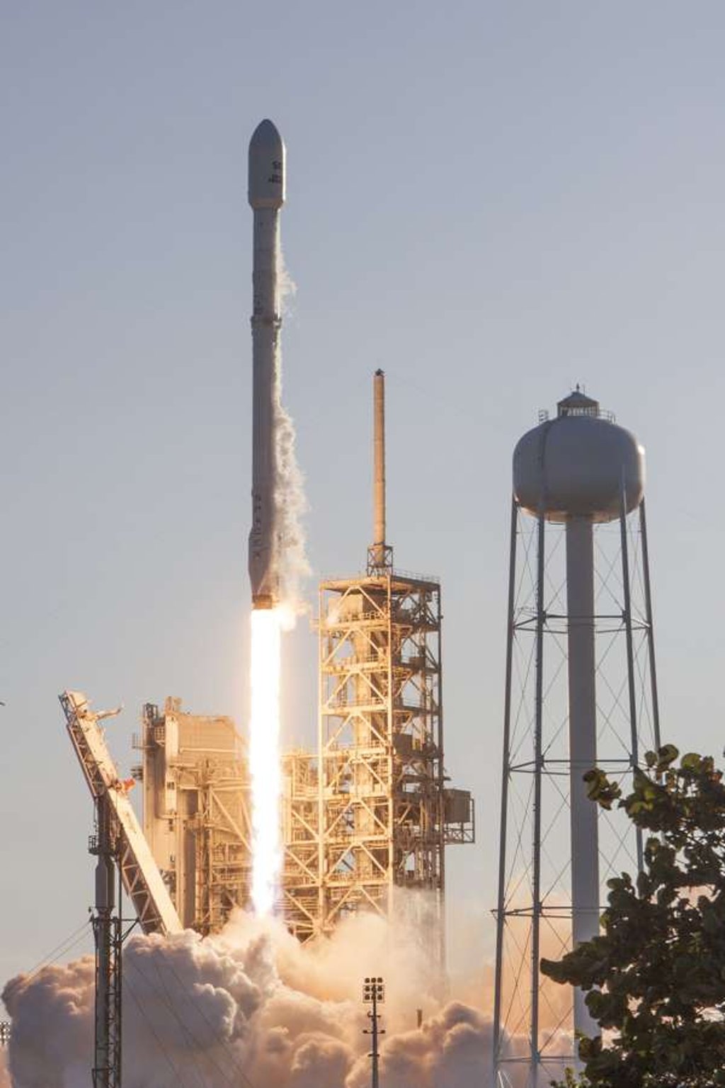 A handout photo made available by SpaceX shows the launch of the reused Falcon 9 rocket at the Kennedy Space Centrenear Cape Canaveral, Florida, on Thursday. Photo: EPA