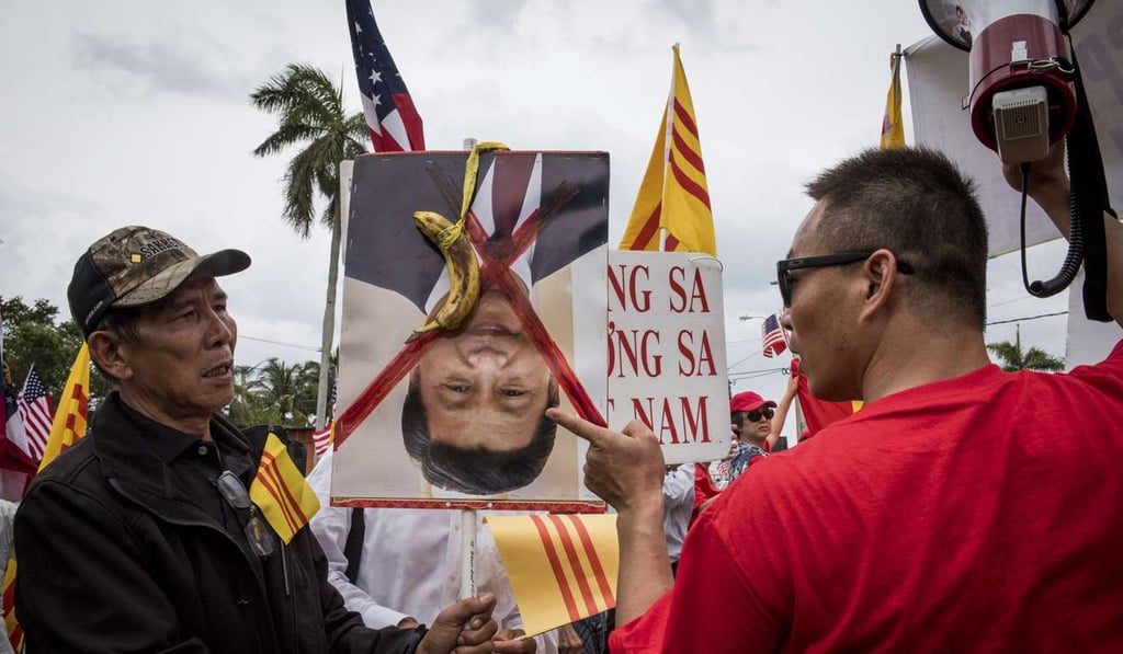 An anti-Chinese government demonstrator, left, exchanges words with a Xi supporter in West Palm Beach. Photo: AP An anti-Chinese government demonstrator, left, exchanges words with a Xi supporter in West Palm Beach. Photo: AP
