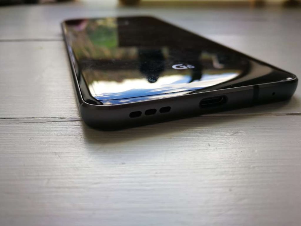The bottom of the LG G6 with a USB-C port. Photo: Ben Sin