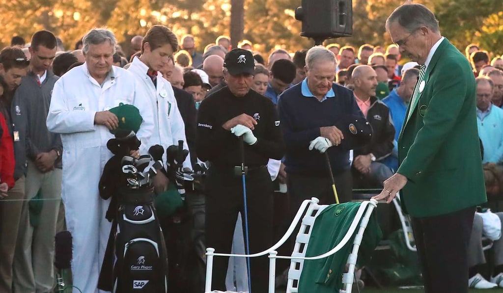 Augusta National Chairman Billy Payne leads a moment of silence for Arnold Palmer, his green jacket placed in his empty chair, before the start of the Masters at Augusta National Golf Club. Photo: Atlanta Journal-Constitution/TNS
