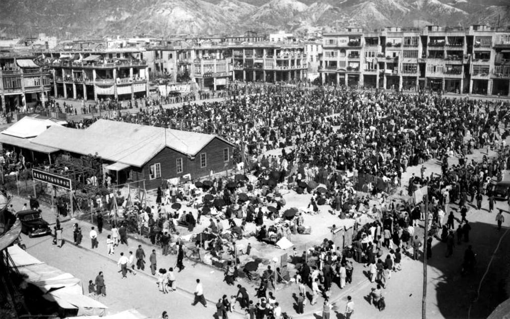 Victims of 1953 Christmas night Shek Kip Mei squatter camp fire queue up to register for relief.