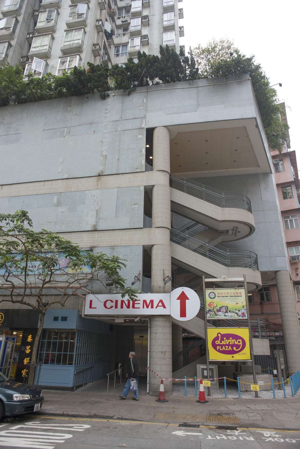 The most recent trend to hit the Hong Kong retail market has been the growing number of landlords enlarging the size of cinemas or introducing new cinema operators to attract more patrons. Photo: Antony Dickson