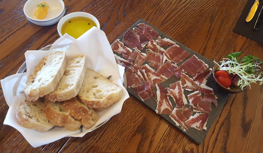 Vic’s Restaurante Português’ Iberico meat platter with bread