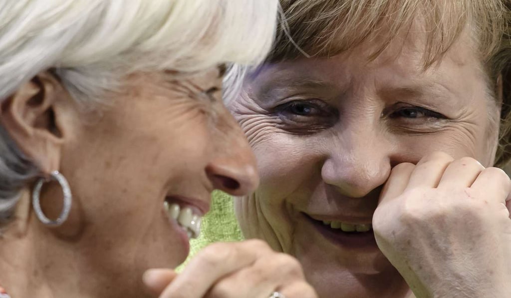 IMF director Christine Lagarde (L), and German Chancellor Angela Merkel (R) smile during a joint press conference at a conference in Berlin, Germany. Photo: EPA