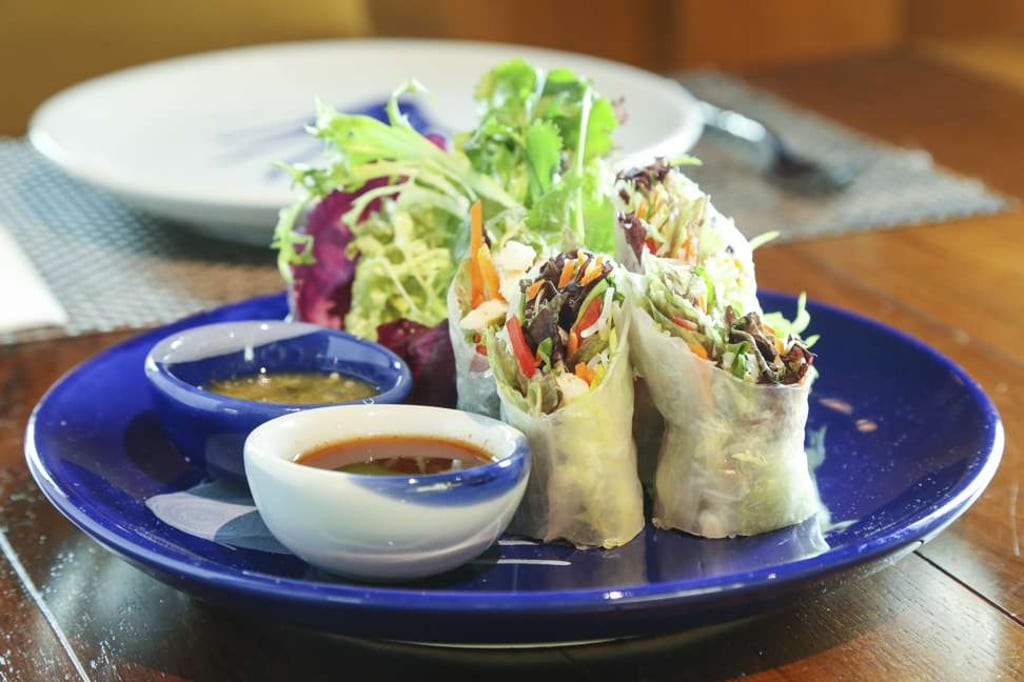 Blue swimmer crab fresh spring roll.