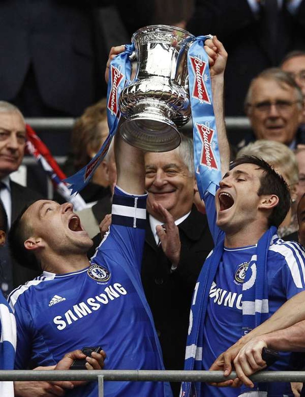 Chelsea players John Terry and Frank Lampard lift the FA Cup after their win against Liverpool at Wembley Stadium in 2012. Photo: Reuters