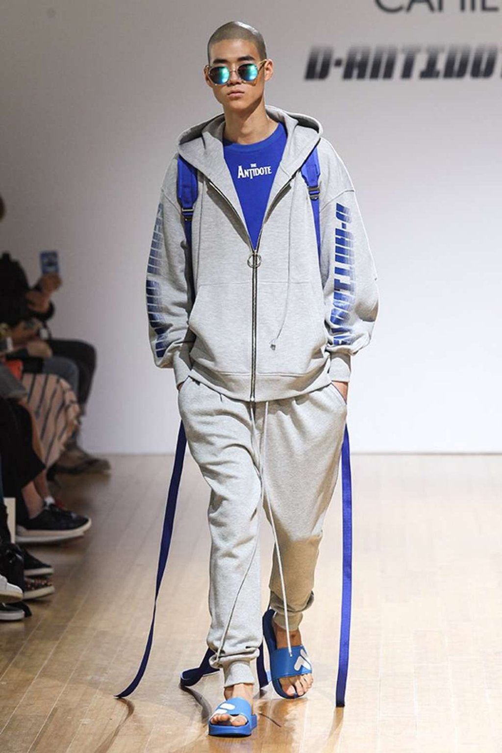 A model walks on a runway at D-Antidote’s 2017 spring-summer collection at Seoul Fashion Week. Photo: Seoul Design Foundation A model walks on a runway at D-Antidote’s 2017 spring-summer collection at Seoul Fashion Week. Photo: Seoul Design Foundation