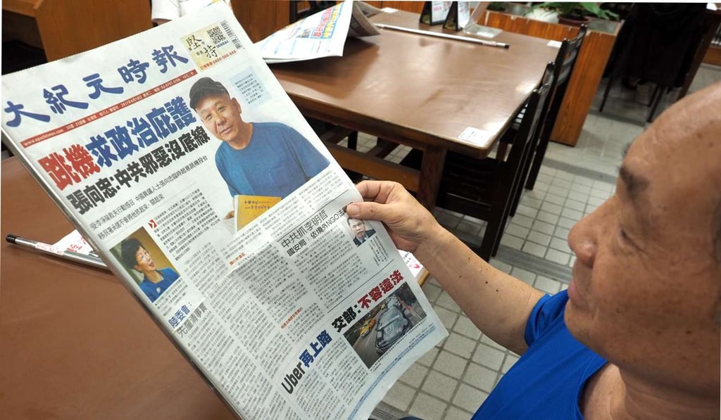 A man reads the Epoch Times newspaper with the photo of Chinese asylum seeker Zhang Xiangzhong on the front page in Taipei on April 18. Photo: EPA