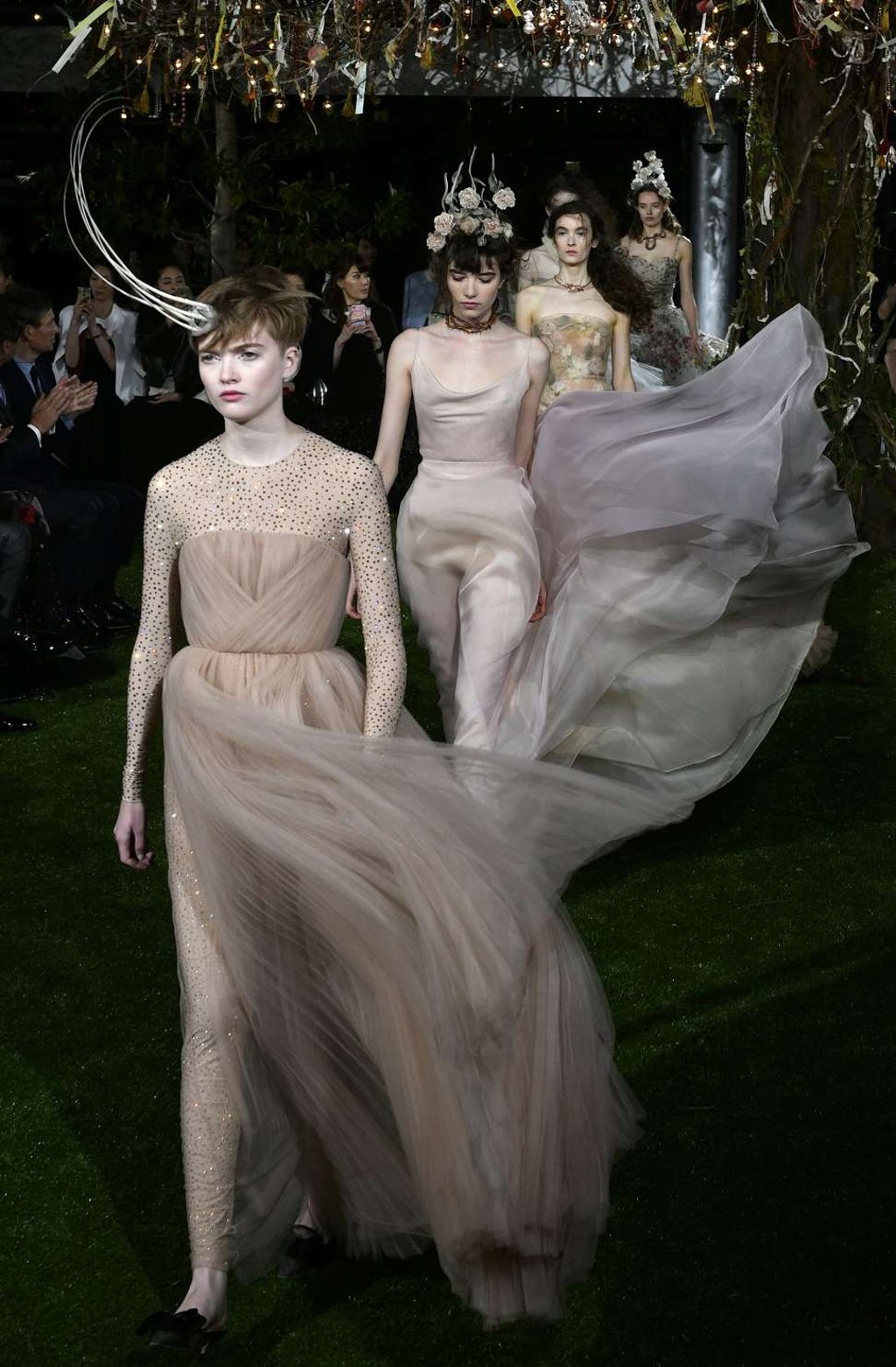 Christian Dior’s spring-summer 2017 haute couture collection by Italian designer Maria Grazia Chiuri on the rooftop garden of the Ginza Six new retail complex in Tokyo. Photo: EPA/Franck Robichon Christian Dior’s spring-summer 2017 haute couture collection by Italian designer Maria Grazia Chiuri on the rooftop garden of the Ginza Six new retail complex in Tokyo. Photo: EPA/Franck Robichon