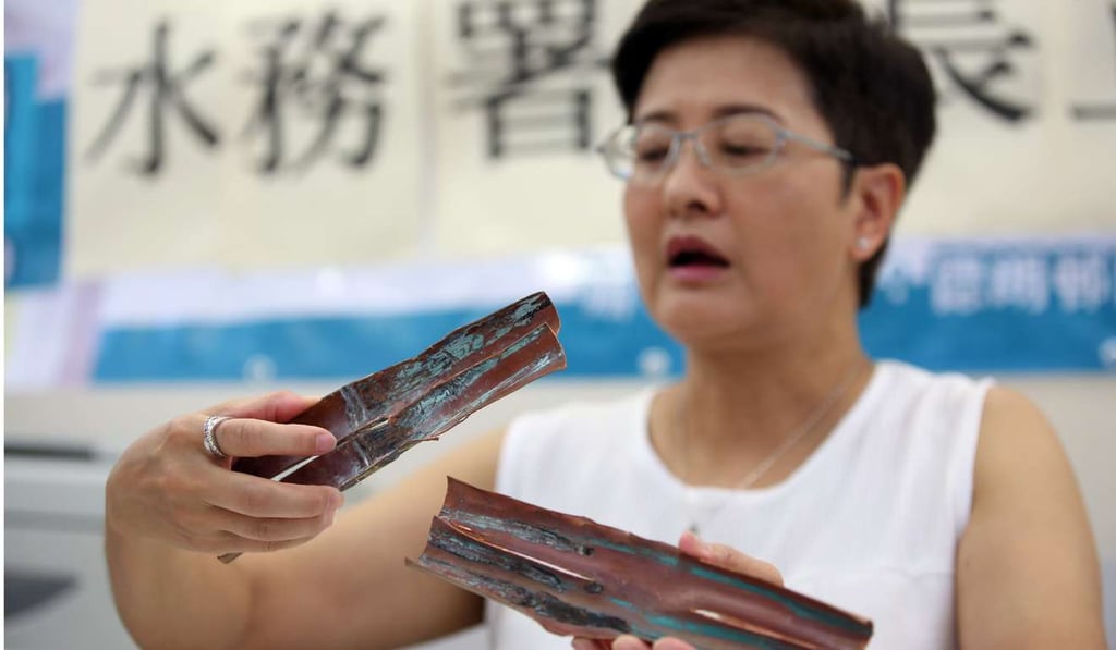 Democratic Party's Legislator Helena Wong Pik-wan, checks the water pipe and hose at Tak Long Estate in June 02, 2016. Photo: Nora Tam