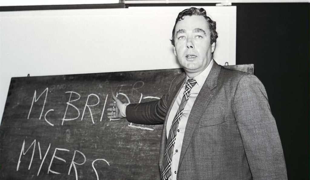 Brian Merritt, head of the police force's Organised and Serious Crime Group, briefs the press on the double homicide at Braemar Hill, in April 1985. Picture: SCMP