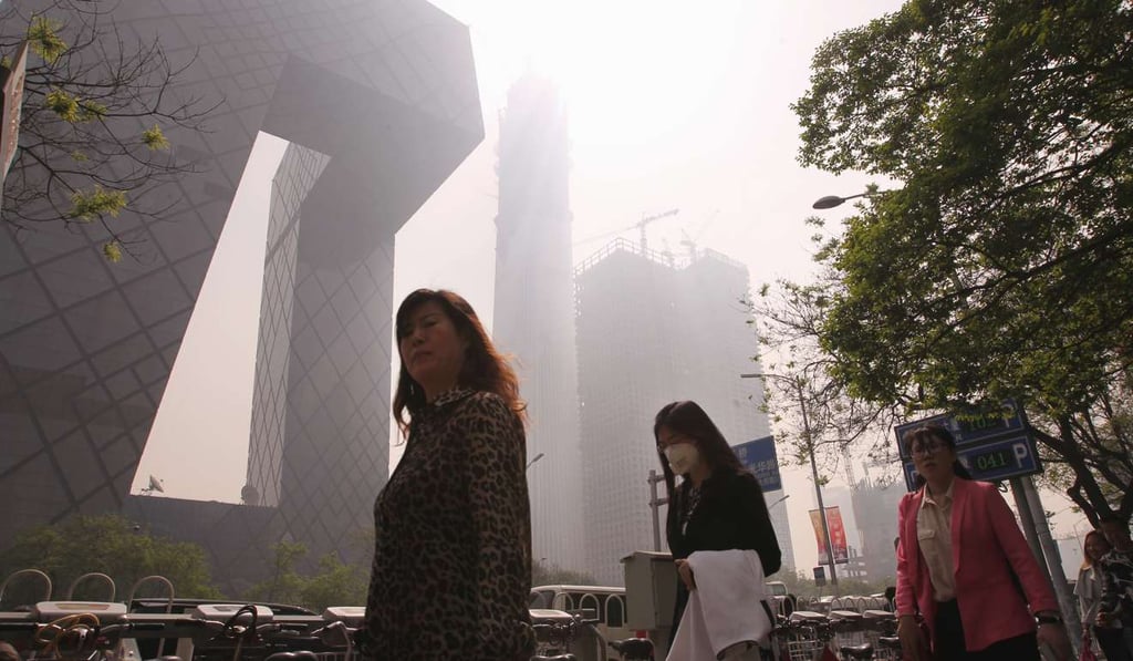 Beijing city has slight sandstorm mixed with smog last week. Floating catkin seeds causing even more havoc in some parts of the city. Photo: Simon Song