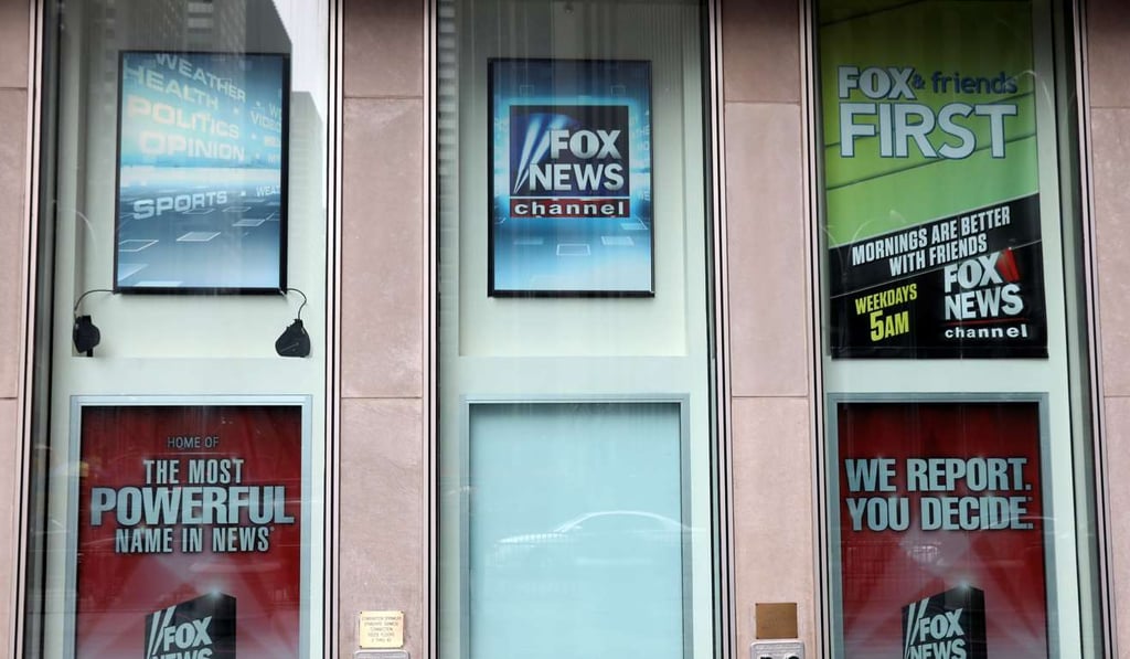 A white board is seen where a poster for former Fox News Channel TV anchor Bill O'Reilly used to hang outside Fox News Channel and News Corporation Headquarters in New York City. Photo: Reuters