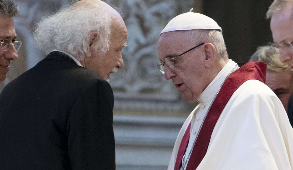 Pope Francis (R) with Karl A. Schneider, son of martyr Paul Schneider who was killed in the Buchenwald camp on July 18, 1939. Photo: EPA