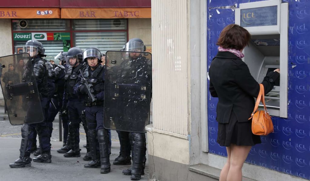 France was on edge on April 22 on the eve of its most unpredictable presidential election in decades, which will take place under heightened security after the jihadist killing of a policeman. Photo: AFP France was on edge on April 22 on the eve of its most unpredictable presidential election in decades, which will take place under heightened security after the jihadist killing of a policeman. Photo: AFP