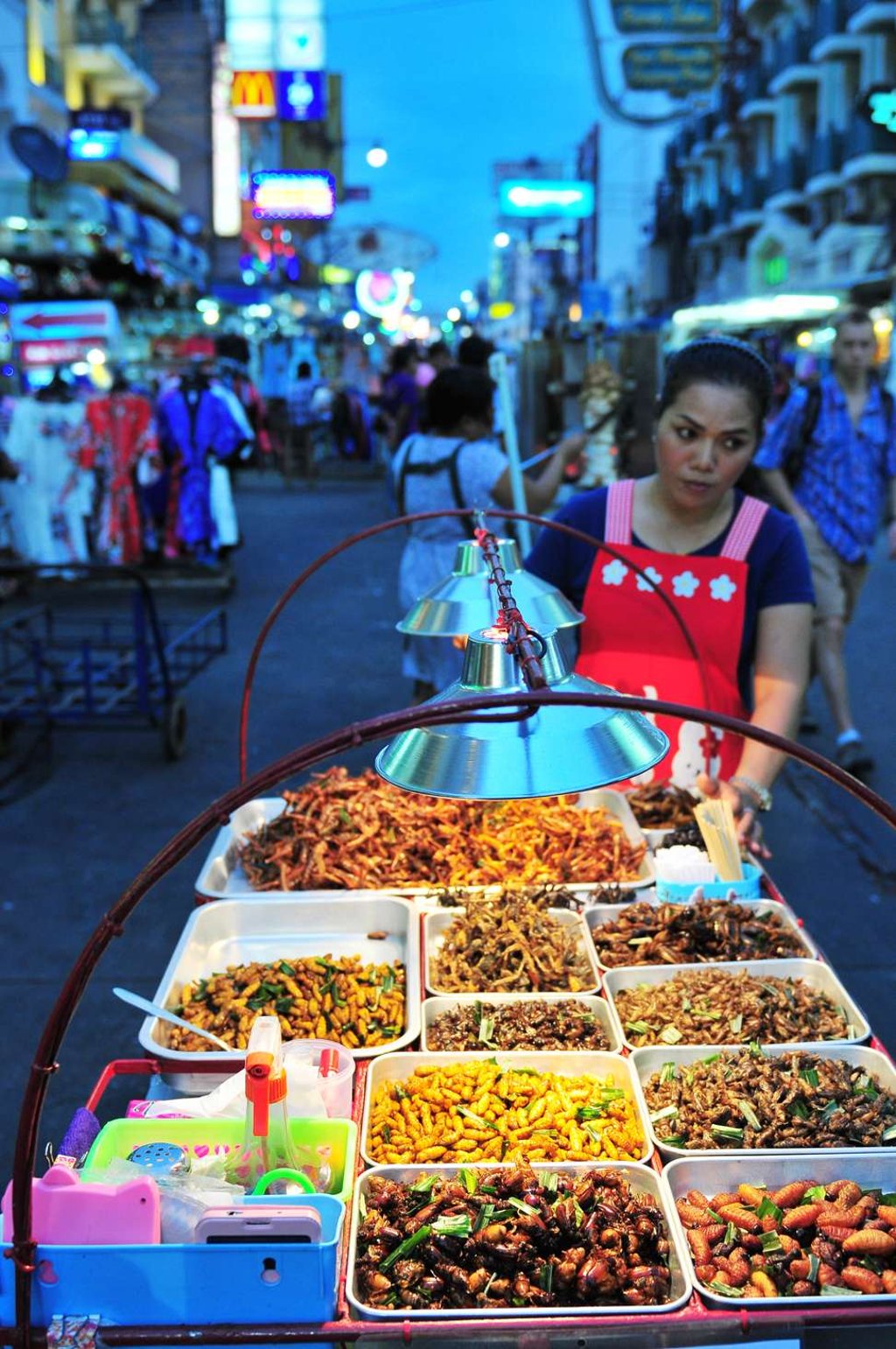 A street vendor on Khao San Road