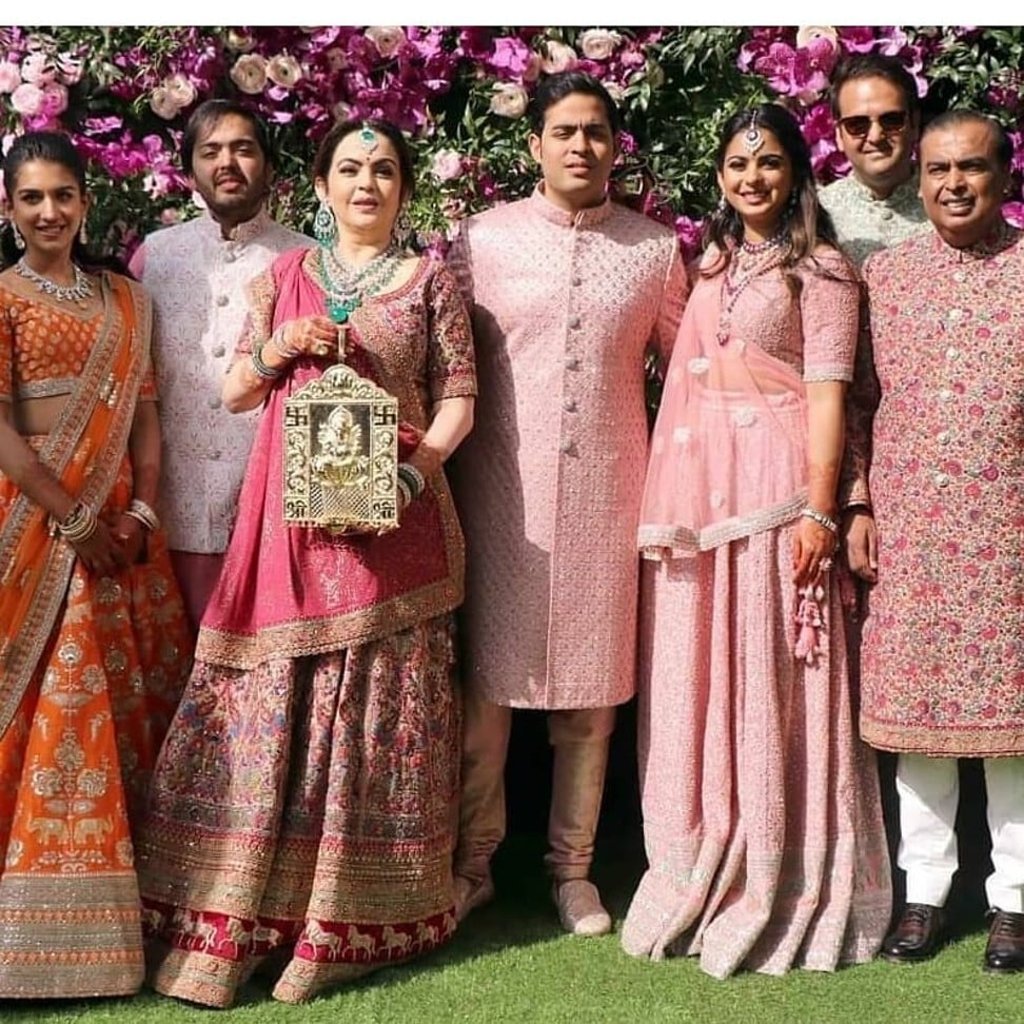 Isha Ambani and the Ambani family. Photo: @isha_ambani_official/Instagram Isha Ambani and the Ambani family. Photo: @isha_ambani_official/Instagram