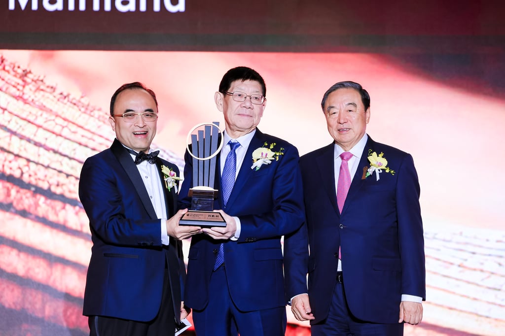 Xiao Shengli (centre), Chairman of Tianshui Huatian Technology Co., Ltd., is named EOY 2024 Chinese mainland winner, recognising his leadership in technology and innovation. Xiao Shengli (centre), Chairman of Tianshui Huatian Technology Co., Ltd., is named EOY 2024 Chinese mainland winner, recognising his leadership in technology and innovation.