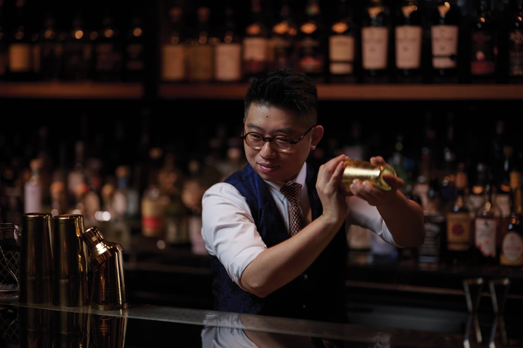Bar Q88’s Manager Simon Kong in action, expertly shaking up one of his signature creations from the FLAVOURS cocktail menu. Bar Q88’s Manager Simon Kong in action, expertly shaking up one of his signature creations from the FLAVOURS cocktail menu.