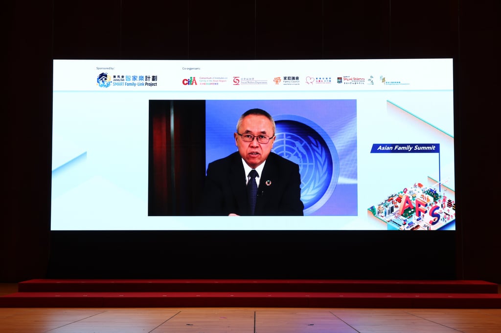 Li Junhua, Under-Secretary-General for Economic and Social Affairs of the UN, said that strengthening the well-being of families enables better outcomes for children, breaks the intergenerational cycle of poverty, and promotes gender equality. Li Junhua, Under-Secretary-General for Economic and Social Affairs of the UN, said that strengthening the well-being of families enables better outcomes for children, breaks the intergenerational cycle of poverty, and promotes gender equality.